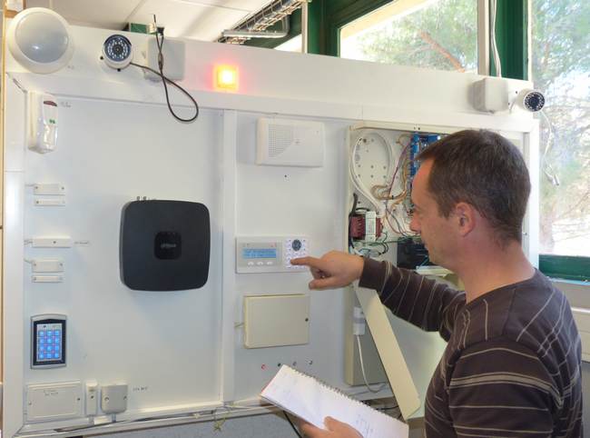 découvrez nos services d'installation vidéo professionnels pour vos systèmes de surveillance, home cinéma et plus encore. profitez d'une expertise technique et d'un accompagnement personnalisé pour un rendu optimal.