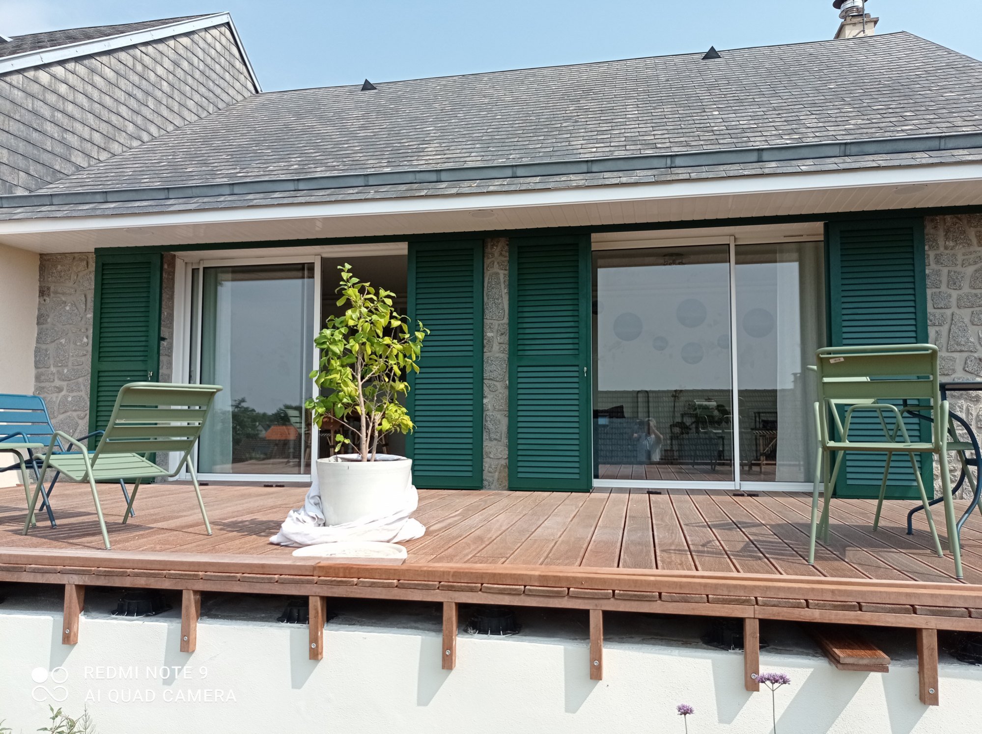 découvrez nos services d'installation de volets, avec des professionnels expérimentés qui vous garantissent une pose de qualité, adaptée à vos besoins et à votre style. protégez votre maison tout en améliorant son esthétique grâce à des volets sur mesure.