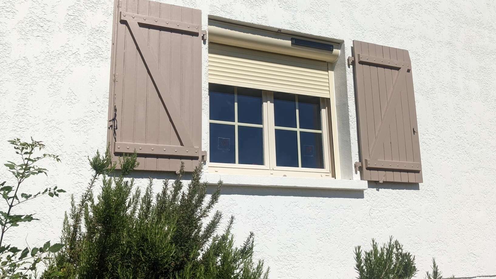 découvrez notre service d'installateur de volets professionnels, offrant une large gamme de solutions sur mesure pour améliorer le confort et la sécurité de votre domicile. bénéficiez d'une installation rapide et efficace, adaptée à vos besoins.