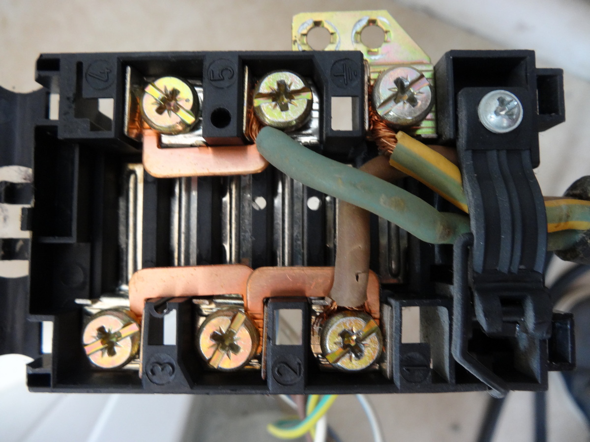 découvrez notre guide complet pour l'installation de votre cuisinière électrique. obtenez des astuces pratiques, des conseils sécurité et suivez nos étapes simples pour une mise en place réussie et efficace de votre appareil de cuisine.