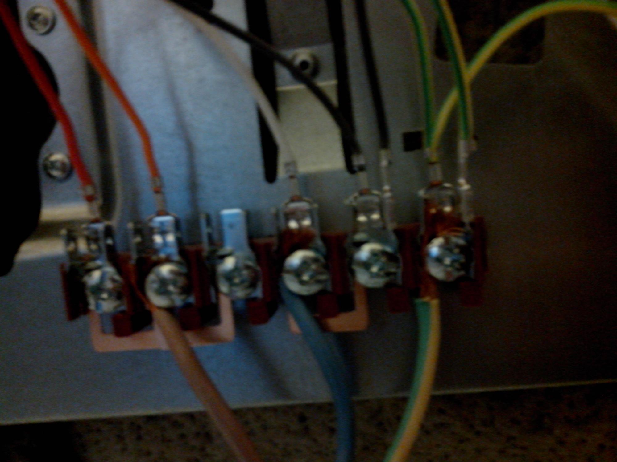 découvrez notre guide pratique pour l'installation de votre cuisinière électrique. suivez nos étapes simples et conseils d'experts pour une mise en place sécurisée et efficace dans votre cuisine.