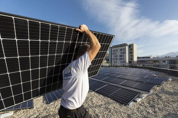 découvrez nos services d'installation de panneaux photovoltaïques, une solution éco-responsable pour réduire votre facture d'énergie. profitez de l'énergie solaire tout en contribuant à la protection de l'environnement. contactez-nous pour un devis personnalisé!