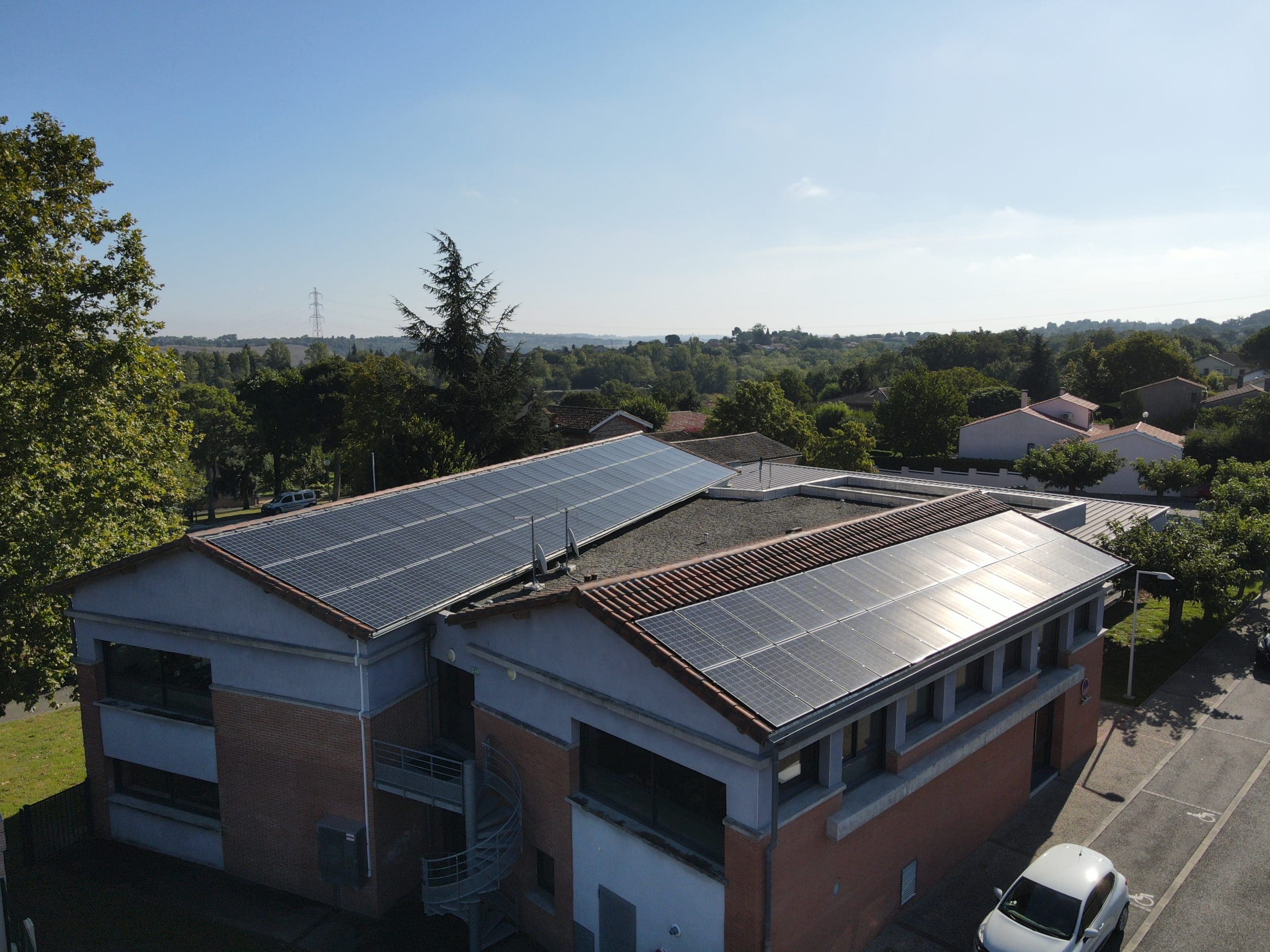 découvrez notre service d'installation de systèmes photovoltaïques de 36 kwc, conçu pour maximiser votre production d'énergie solaire. profitez d'une solution éco-responsable et rentable pour réduire vos factures d'électricité tout en contribuant à la protection de l'environnement. contactez-nous dès aujourd'hui pour un devis personnalisé !