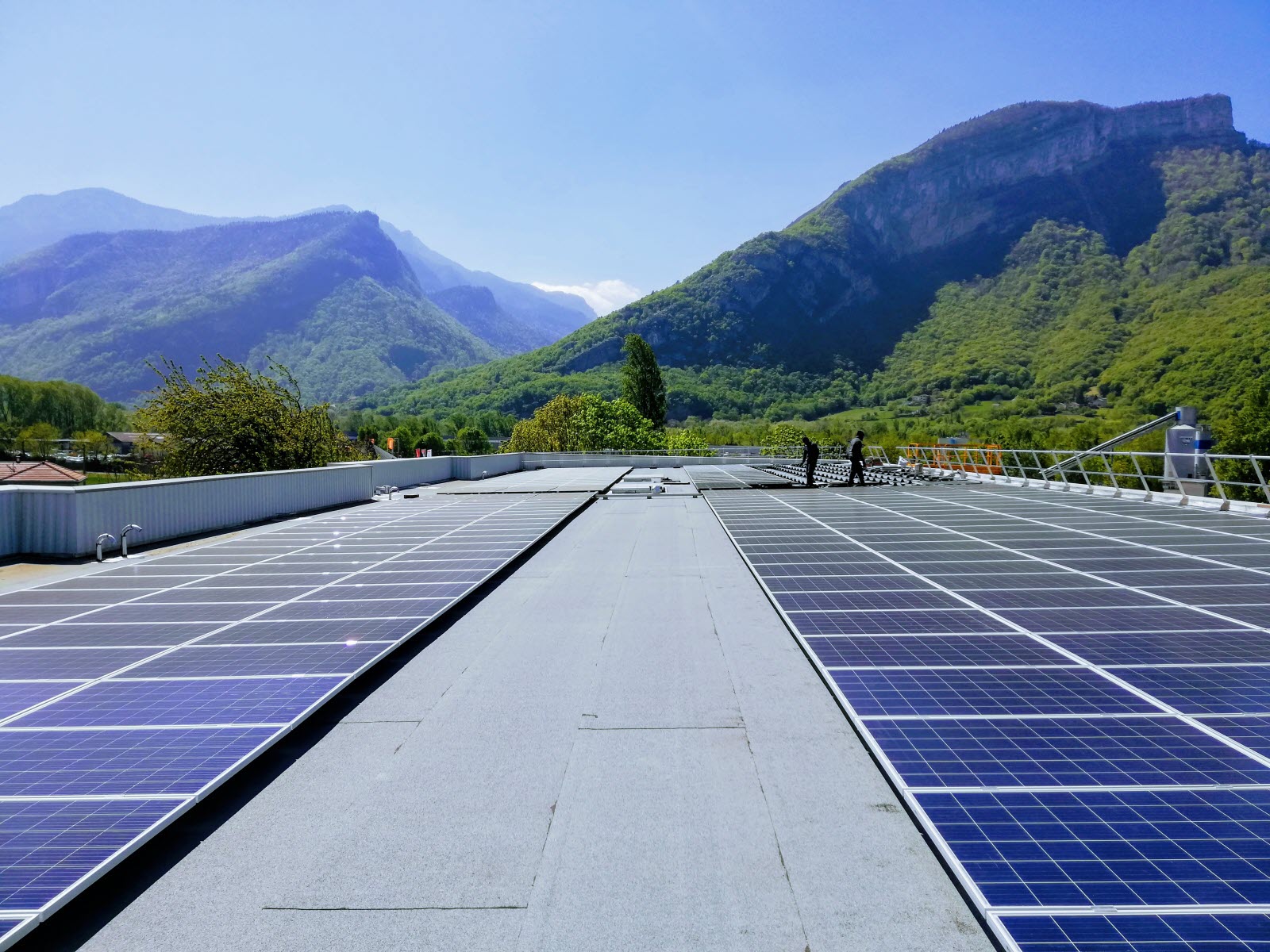 découvrez les avantages de l'investissement photovoltaïque : une solution durable pour réduire votre facture d'électricité et contribuer à la transition énergétique. explorez les différentes options d'installation, les aides financières disponibles et les rendements potentiels pour rentabiliser votre projet tout en protégeant l'environnement.