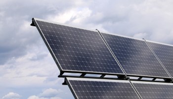 découvrez les enjeux et les implications des jugements relatifs aux solutions photovoltaïques. informez-vous sur les décisions de justice qui façonnent l'avenir de l'énergie solaire et leur impact sur les projets d'installation de panneaux solaires.