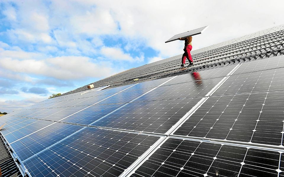découvrez la loi photovoltaïque en france : un cadre légal encourageant l'adoption des énergies solaires et favorisant les investissements dans les installations photovoltaïques. apprenez comment bénéficier des aides financières et des réglementations en vigueur pour optimiser votre projet énergétique durable.