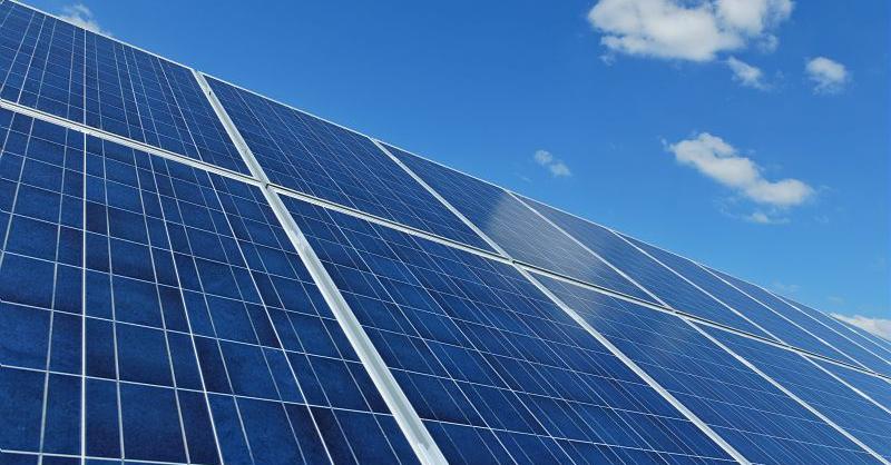 découvrez les lois sur les énergies renouvelables en france, leur impact sur la transition énergétique et les mesures incitatives mises en place pour promouvoir les sources d'énergie durables. informez-vous sur les engagements gouvernementaux et les projets innovants visant à réduire l'empreinte carbone.