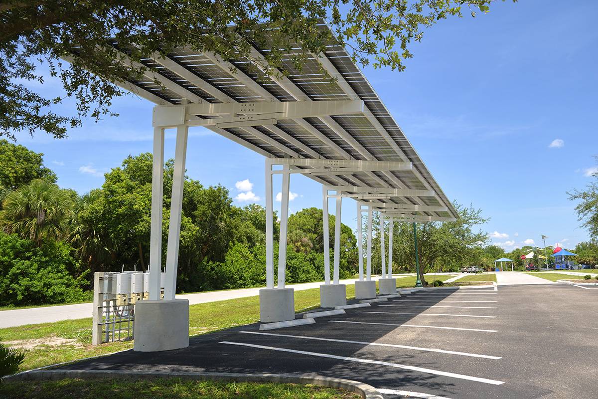 découvrez l'ombrière photovoltaïque, une solution innovante pour produire de l'énergie solaire tout en offrant une protection contre les intempéries. idéale pour les parkings et espaces extérieurs, elle allie écologie et économie en réduisant votre empreinte carbone. transformez vos surfaces non-utilisées en sources d'énergie renouvelable!