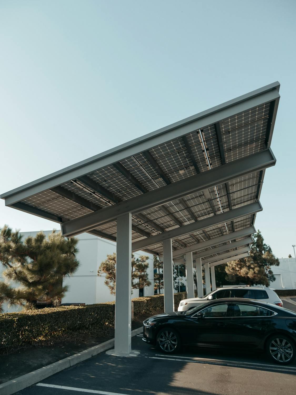 découvrez les avantages de l'ombrière solaire, une solution innovante alliant protection contre les intempéries et production d'énergie renouvelable. idéale pour les parkings et espaces publics, cette installation vous permet de réduire votre empreinte carbone tout en offrant un abri confortable et esthétique.