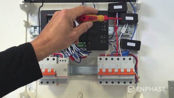 découvrez le panneau enphase, une solution solaire innovante offrant une efficacité énergétique optimale et une intégration facile dans votre système électrique. profitez d'une énergie renouvelable fiable et durable pour votre maison ou entreprise.