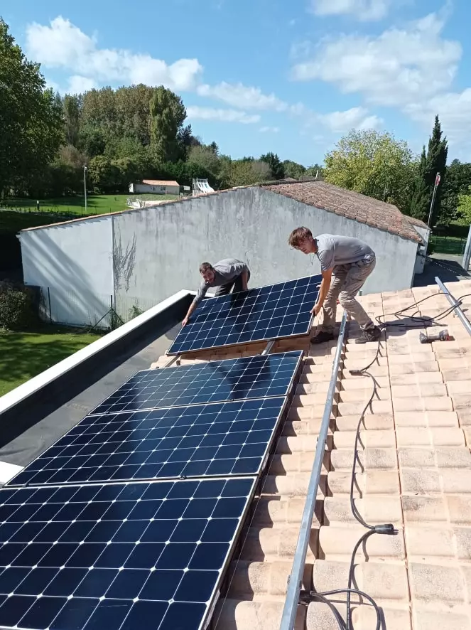 découvrez notre panneau photovoltaïque 3kw, idéal pour optimiser votre production d'énergie solaire. écologique et économique, il vous permet de réduire vos factures d'électricité tout en contribuant à la préservation de l'environnement. facile à installer et à entretenir, ce système est conçu pour répondre à tous vos besoins en énergie renouvelable.