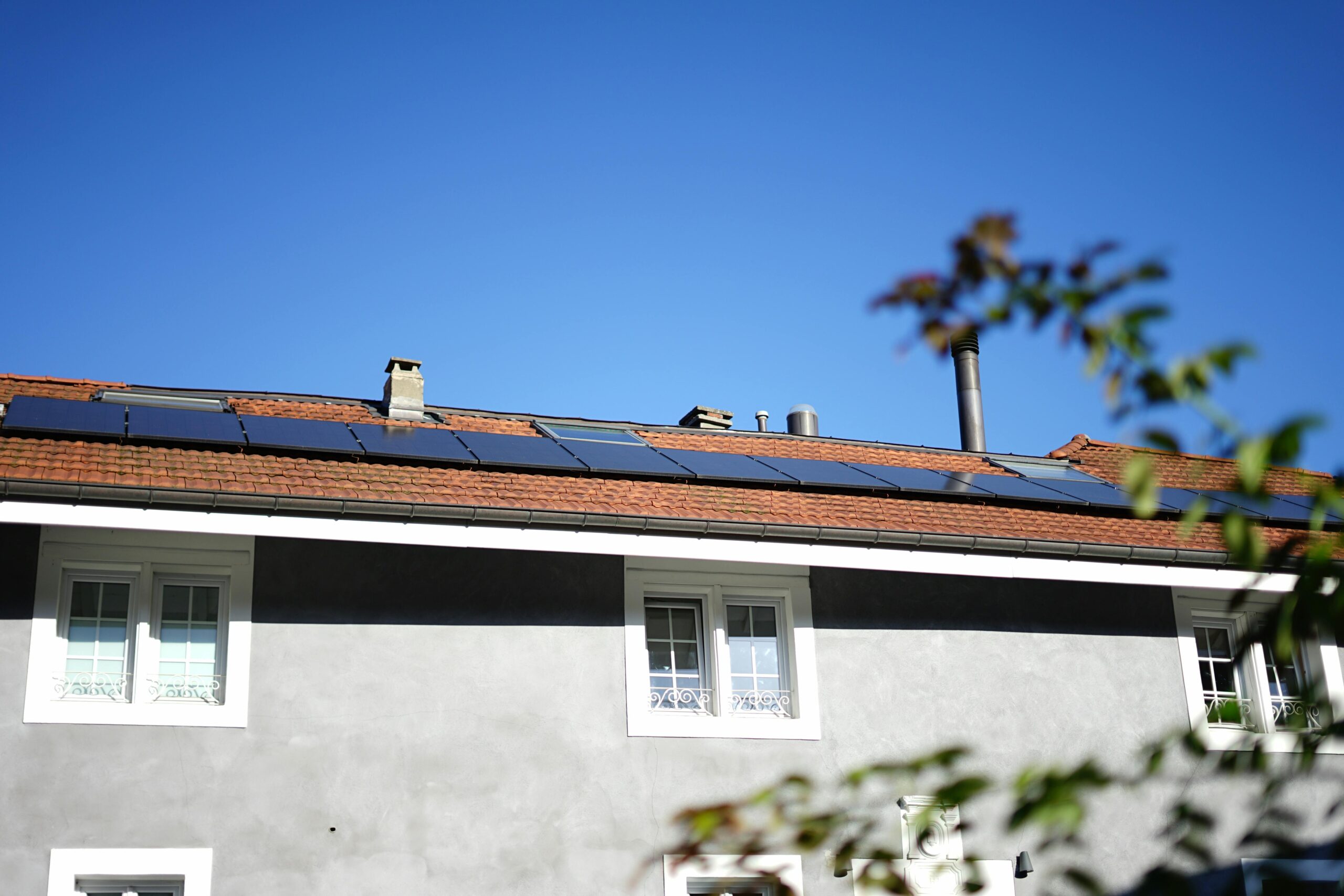 découvrez comment les panneaux photovoltaïques économiques peuvent réduire vos factures d'énergie tout en préservant l'environnement. optez pour une solution durable et rentable grâce à la technologie solaire.