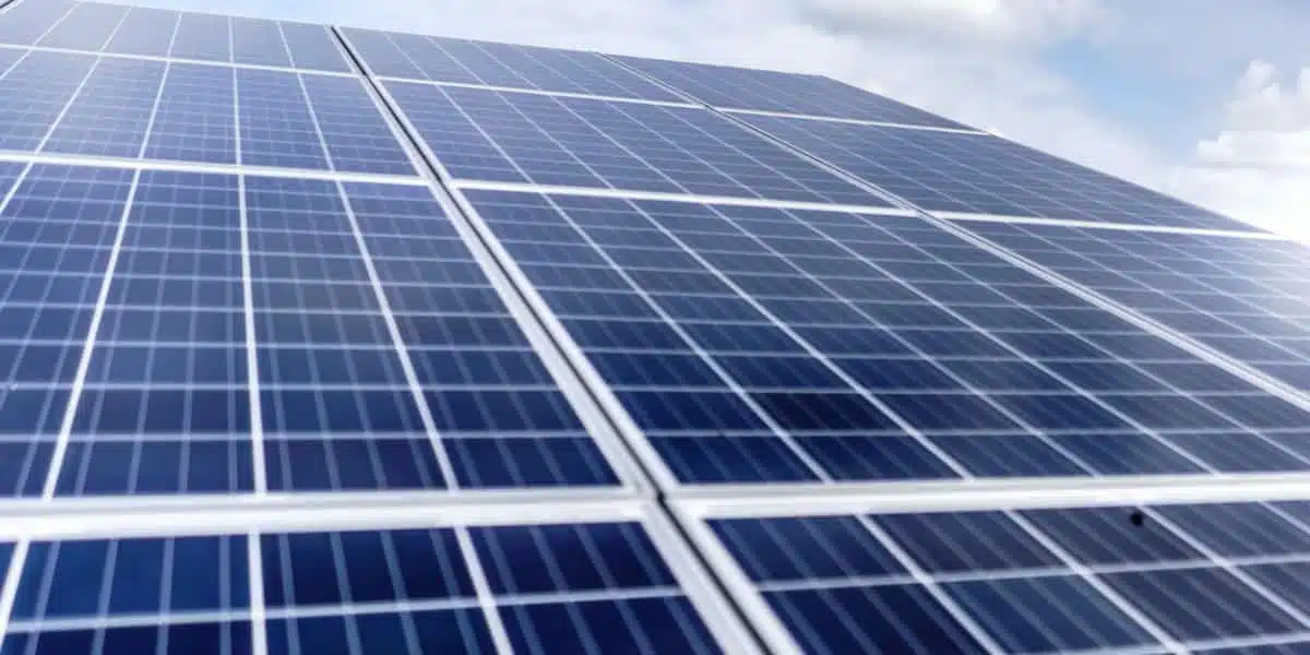 découvrez les avantages des panneaux photovoltaïques en conformité avec la rt 2012. optimisez votre consommation d'énergie, réduisez votre empreinte carbone et profitez des aides financières disponibles pour passer à l'énergie solaire. informez-vous sur les normes, les performance et les bénéfices écologiques de cette solution durable.