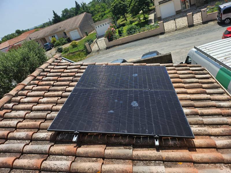 découvrez notre panneau solaire 3 kwc, idéal pour maximiser votre production d'énergie renouvelable. performant et économique, il vous permet de réduire votre facture d'électricité tout en préservant l'environnement. profitez d'une installation facile et d'un excellent rendement pour vos besoins énergétiques.