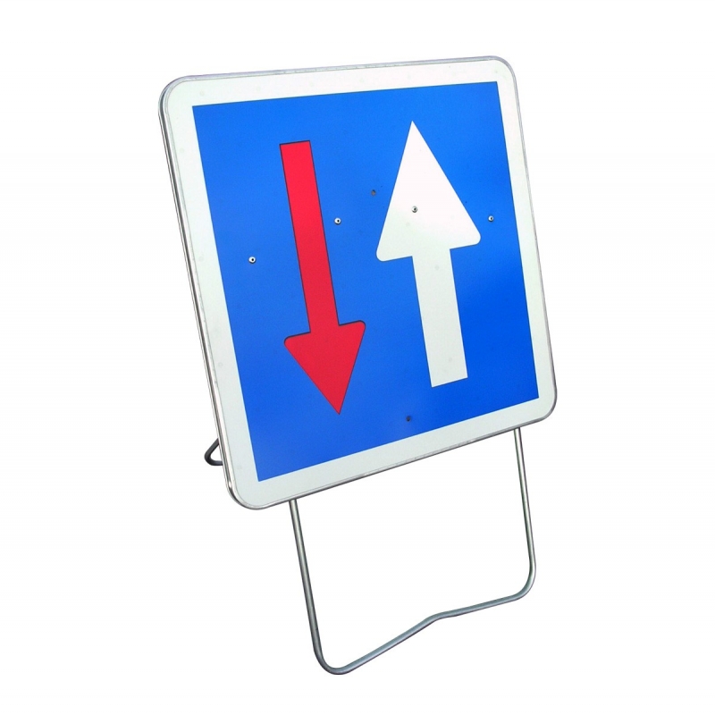 découvrez nos panneaux sur pied, idéaux pour présenter vos messages, promotions ou informations dans vos événements et espaces commerciaux. pratiques et élégants, ils s'adaptent à tous vos besoins de communication visuelle.