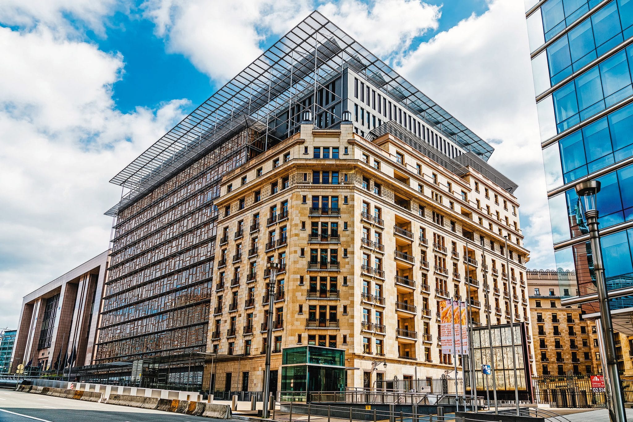 découvrez comment les panneaux photovoltaïques révolutionnent l'architecture moderne en alliant esthétique et durabilité. optimisez vos projets architecturaux tout en contribuant à la transition énergétique grâce à des solutions solaires innovantes.