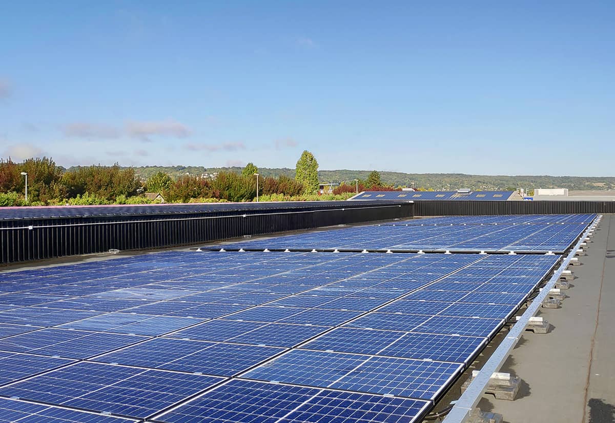 découvrez les panneaux photovoltaïques pour toits plats, une solution énergétique innovante et esthétique. optimisez la production d'énergie solaire de votre bâtiment tout en préservant son style. idéal pour réduire vos factures d'électricité et contribuer à la transition énergétique.