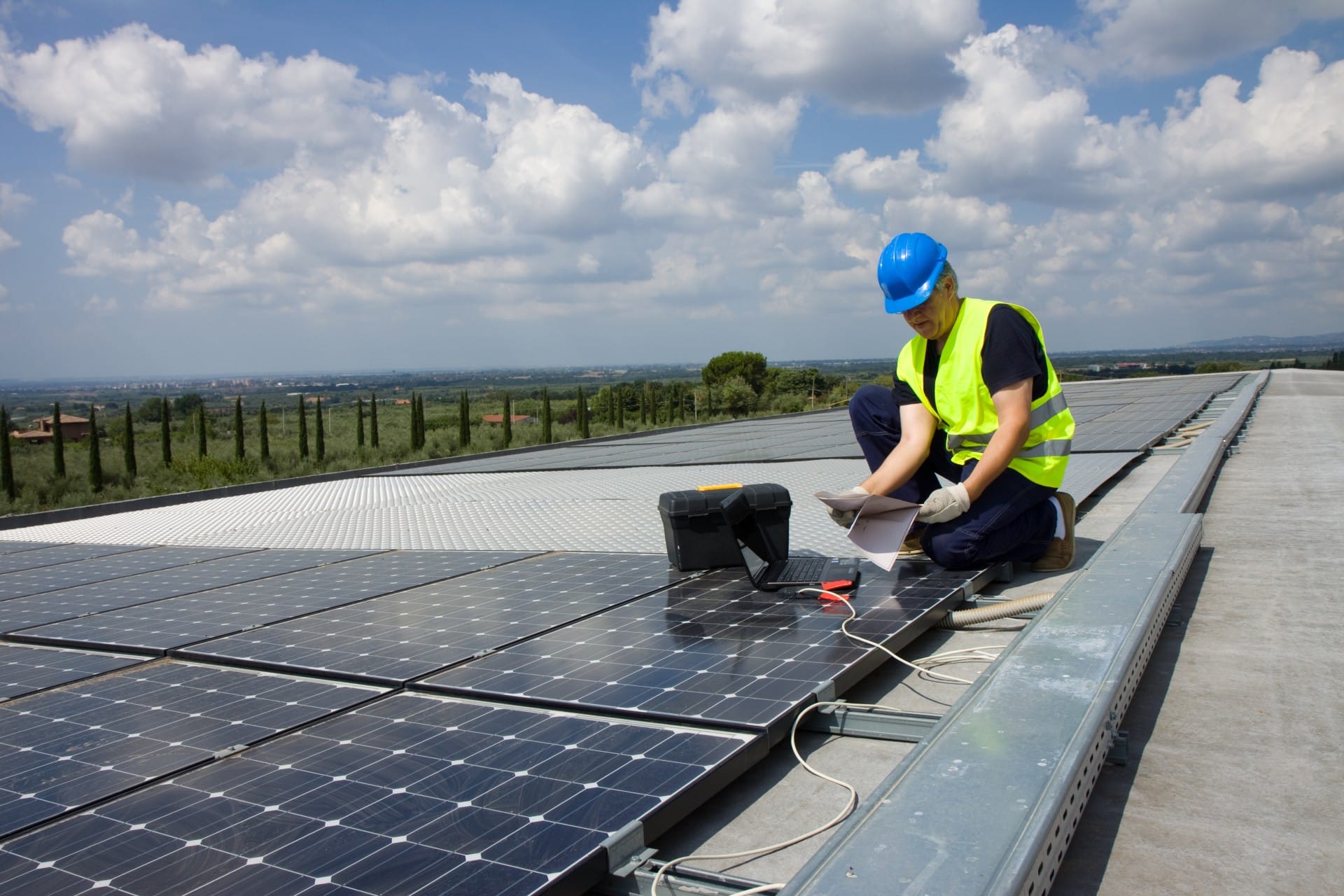 découvrez les avantages des panneaux photovoltaïques pour toitures plates. profitez d'une solution énergétique écologique et économique qui maximise l'utilisation de l'espace disponible. transformez votre toiture en source d'énergie renouvelable et réduisez vos factures d'électricité tout en contribuant à la protection de l'environnement.