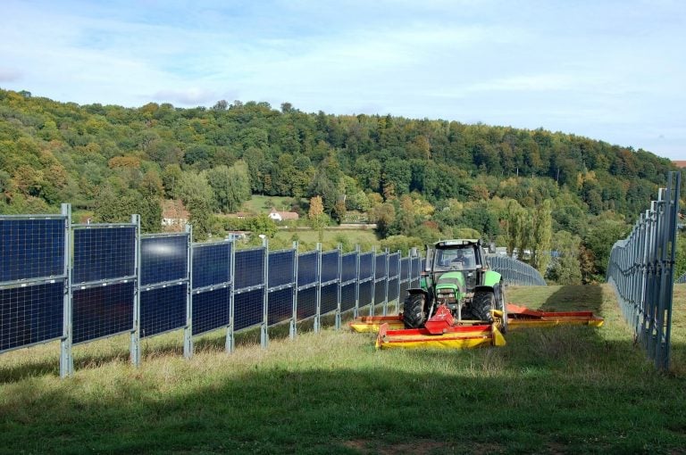 découvrez les avantages des panneaux photovoltaïques verticaux, une solution innovante et esthétique pour produire de l'énergie solaire tout en optimisant l'espace. idéal pour les bâtiments urbains, ce système maximise l'exposition au soleil et contribue à la transition énergétique durable.