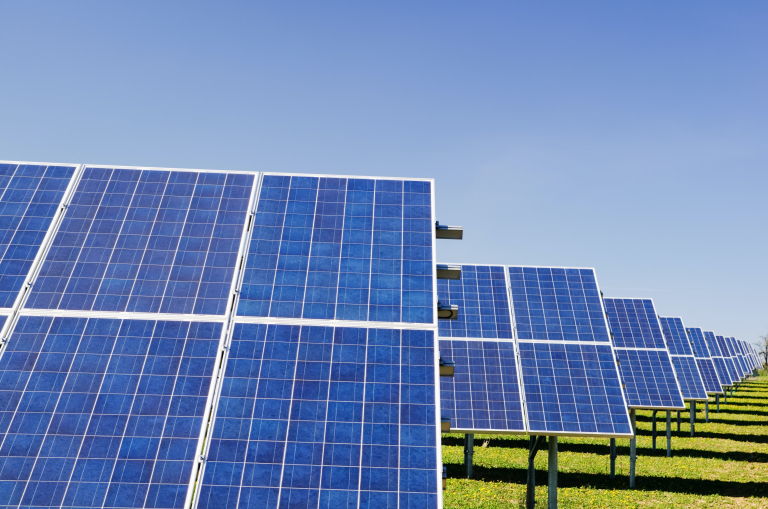 découvrez les avantages des panneaux solaires pour réduire votre facture d'électricité et contribuer à la protection de l'environnement. simple à installer et économiquement viables, les panneaux solaires sont une solution durable pour un avenir plus vert.