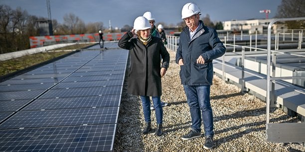 découvrez nos solutions de panneaux solaires à bordeaux. profitez de l'énergie solaire pour réduire vos factures d'électricité tout en respectant l'environnement. installation professionnelle et accompagnement personnalisé pour un projet durable et avantageux.