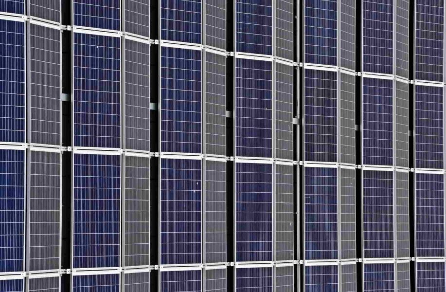 découvrez comment l'installation de panneaux solaires en copropriété peut réduire vos factures d'énergie, favoriser les économies d'échelle et promouvoir une démarche écologique. apprenez les avantages, les subventions disponibles et comment faciliter le processus décisionnel au sein de votre copropriété.