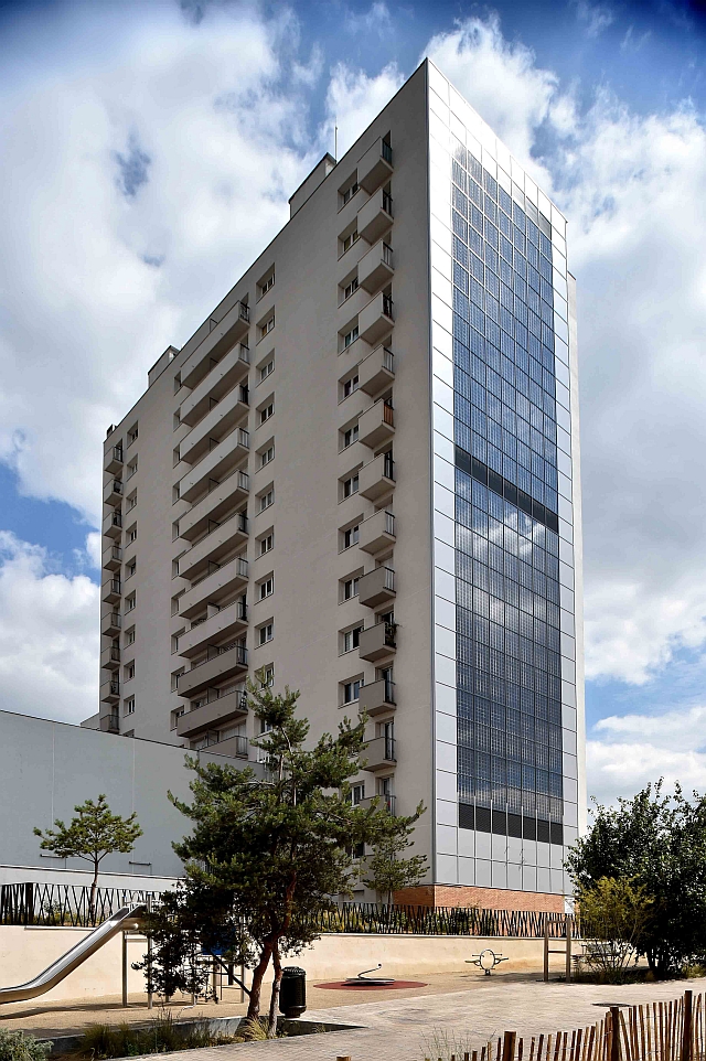 découvrez comment l'installation de panneaux solaires en copropriété peut réduire vos factures d'énergie et contribuer à la transition énergétique. profitez des avantages financiers et écologiques tout en valorisant votre bien immobilier.