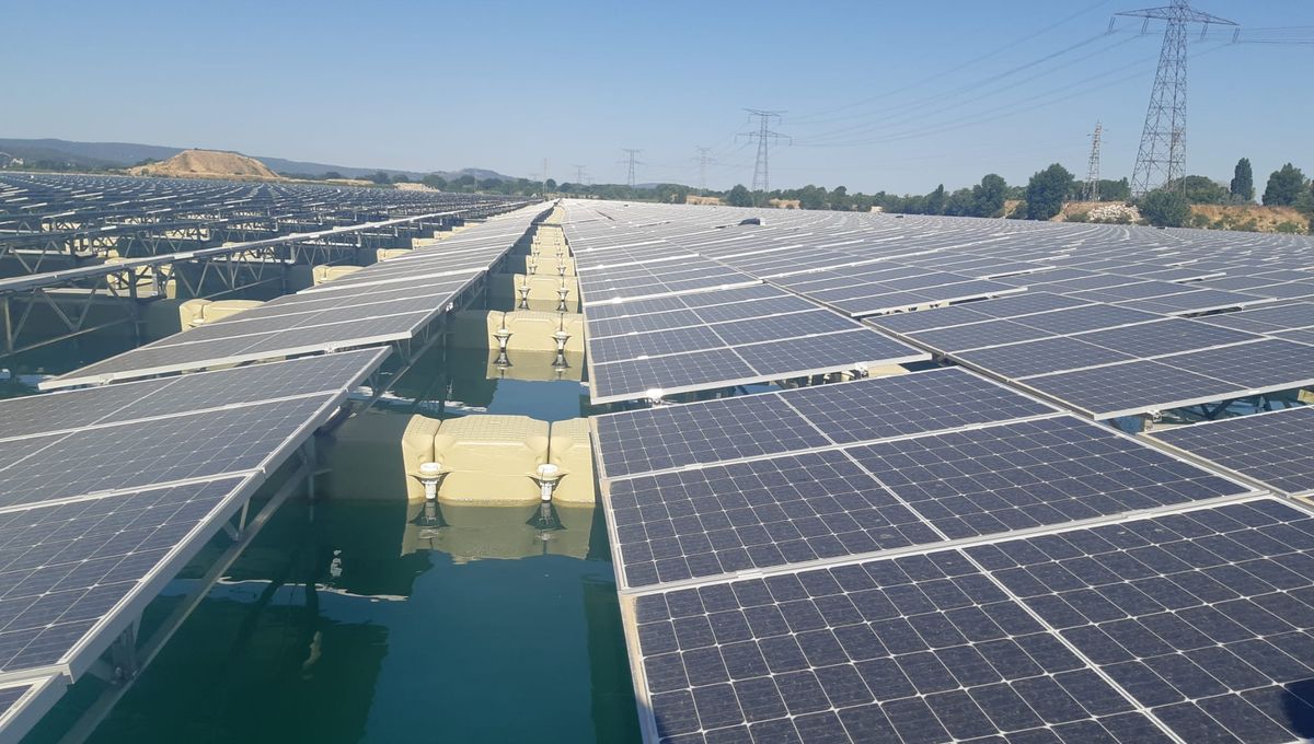 découvrez tout sur les panneaux solaires en france : avantages, installations, aides financières et innovations. optimisez votre consommation d'énergie grâce à l'énergie solaire durable et respectueuse de l'environnement.