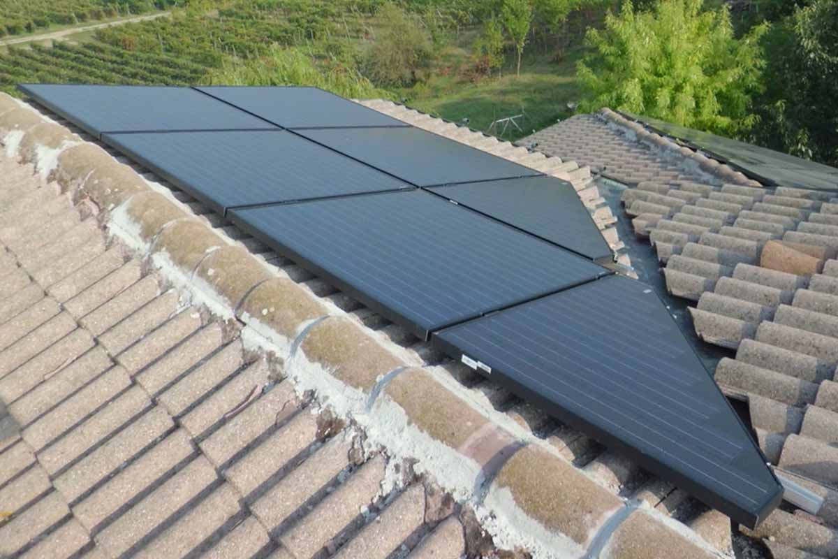 découvrez les avantages des panneaux solaires pour votre toit et comment ils peuvent réduire vos factures d'électricité tout en contribuant à la protection de l'environnement. optez pour des solutions écologiques et rentables grâce à notre guide complet sur l'installation et l'entretien des panneaux solaires.