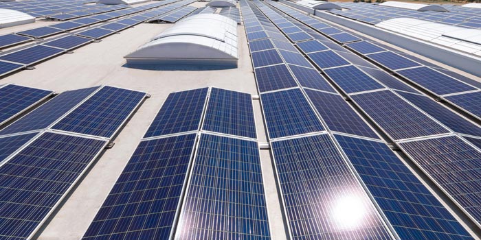 découvrez les avantages des panneaux solaires pour toiture plate. optimisez l'espace de votre toit tout en produisant une énergie renouvelable et économique. informez-vous sur l'installation, les performances et les aides financières disponibles pour passer à l'énergie solaire.