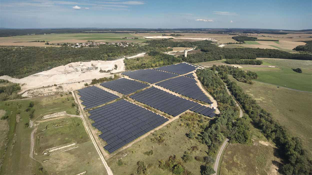découvrez le parc photovoltaïque, une solution innovante et durable pour produire de l'énergie renouvelable. explorez les avantages de l'énergie solaire, contribuez à la préservation de l'environnement et participez à la transition énergétique grâce à notre parc dédié à la capture de l'énergie du soleil.