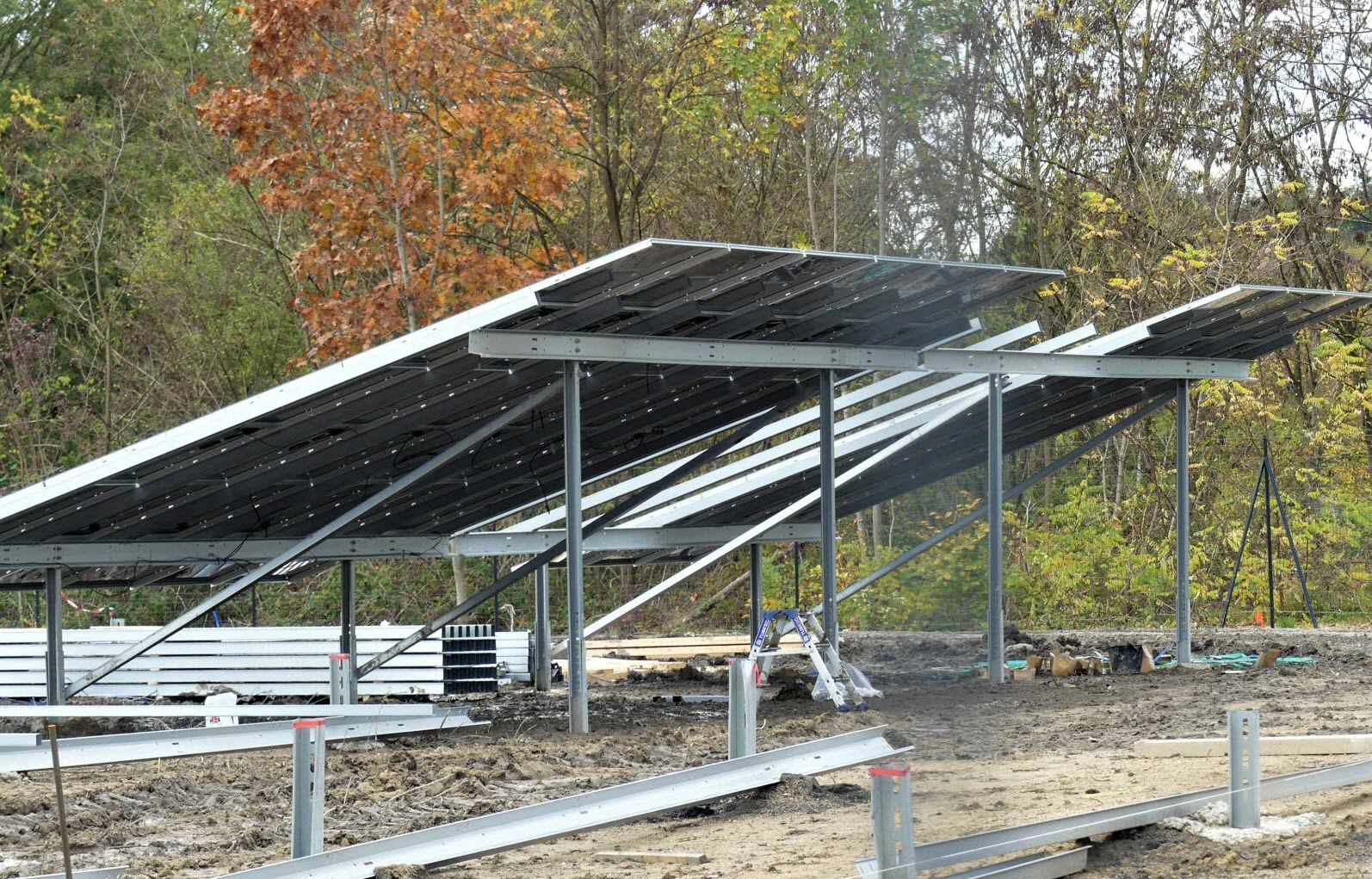 découvrez notre parc photovoltaïque, une source d'énergie renouvelable qui contribue à la réduction des émissions de carbone. explorez les avantages de l'énergie solaire, son impact positif sur l'environnement et comment elle peut transformer notre avenir énergétique.