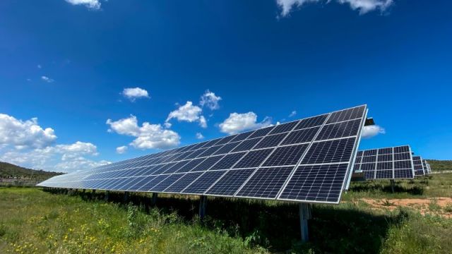 découvrez notre parc photovoltaïque, une installation innovante dédiée à la production d'énergie solaire durable. engagée pour l'environnement, notre structure offre une solution énergétique renouvelable, réduisant l'empreinte carbone tout en contribuant au développement durable.