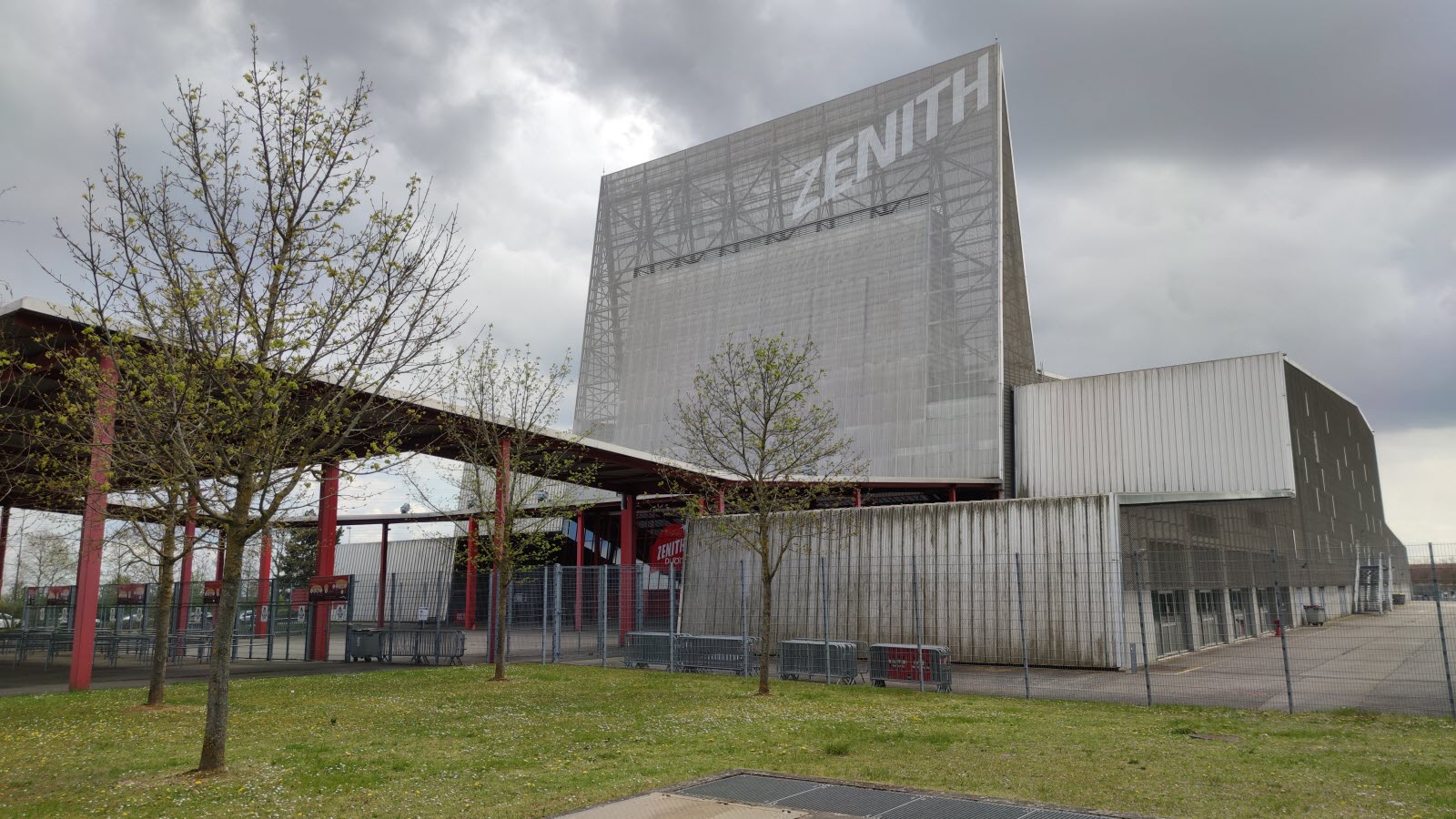 découvrez le parc pv dijon, un espace verdoyant idéal pour se détendre et profiter de la nature en plein cœur de dijon. balades, activités en plein air et lieux de rencontre vous attendent dans ce parc unique.