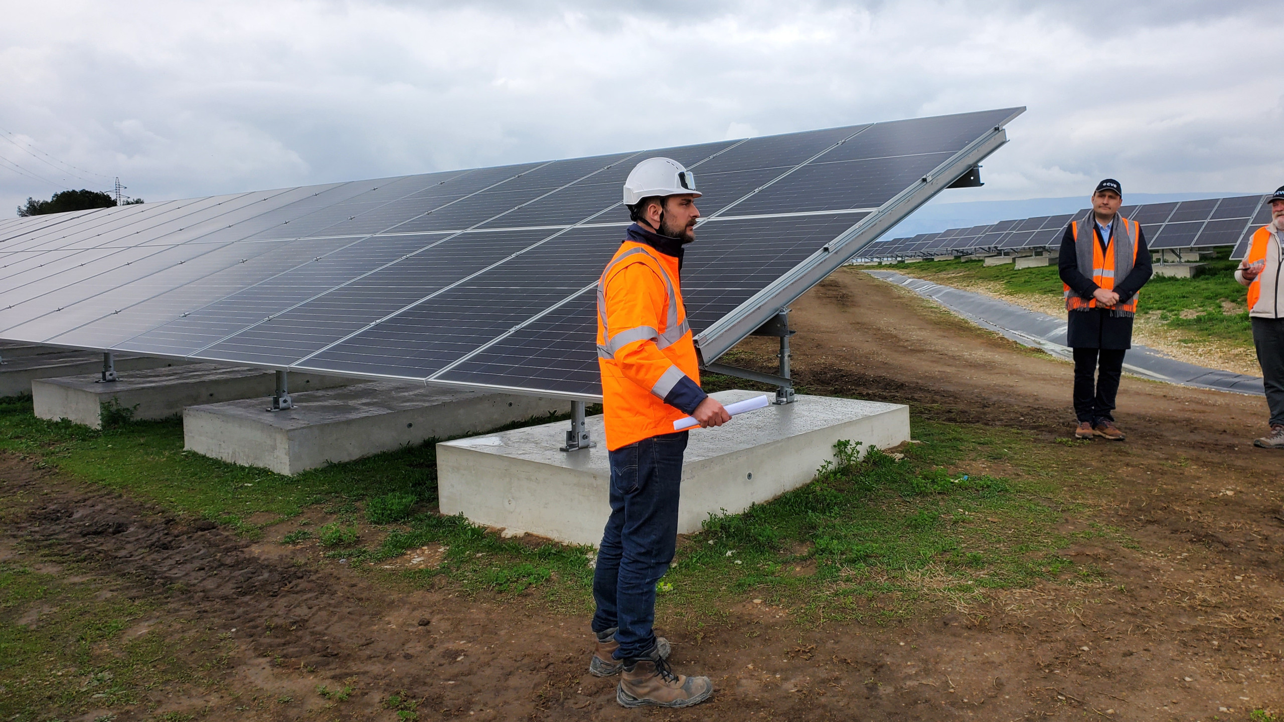 découvrez tout sur l'énergie photo-voltaïque, ses avantages pour l'environnement, son fonctionnement, et comment elle peut vous aider à réduire vos factures d'électricité tout en contribuant à un avenir plus durable.