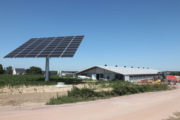 découvrez tout sur le photovoltaïque : une solution d'énergie renouvelable qui transforme la lumière du soleil en électricité. informez-vous sur ses avantages, son fonctionnement et les dispositifs d'installation pour profiter d'une énergie propre et durable.