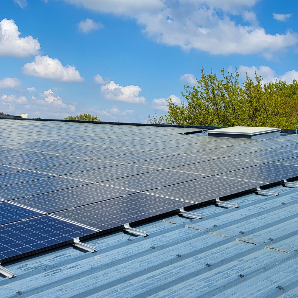 découvrez les avantages de l'énergie photovoltaïque pour une consommation durable et économique. apprenez comment les panneaux solaires transforment la lumière du soleil en électricité, réduisant ainsi vos factures d'énergie et votre empreinte carbone. informez-vous sur les solutions disponibles, les aides financières et les étapes pour installer un système photovoltaïque chez vous.