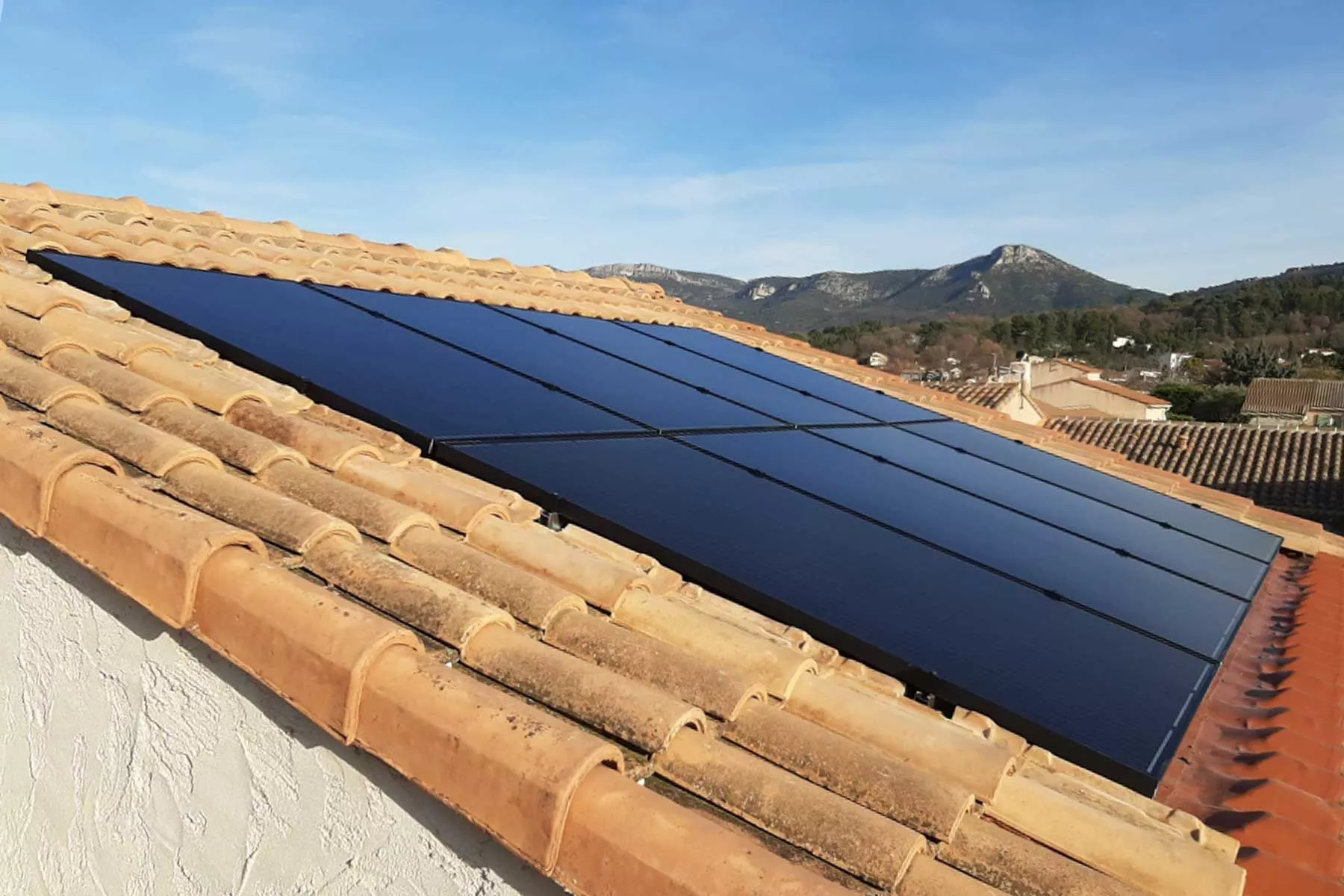 découvrez les avantages des systèmes photovoltaïques hybrides, alliant énergie solaire et stockage, pour maximiser votre consommation d'énergie et réduire vos factures. explorez un moyen efficace et durable d'alimenter votre maison tout en préservant l'environnement.