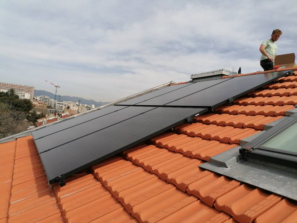 découvrez les solutions photovoltaïques à marseille pour produire votre propre électricité verte. profitez des avantages des panneaux solaires et réduisez vos factures d'énergie tout en contribuant à la transition énergétique.