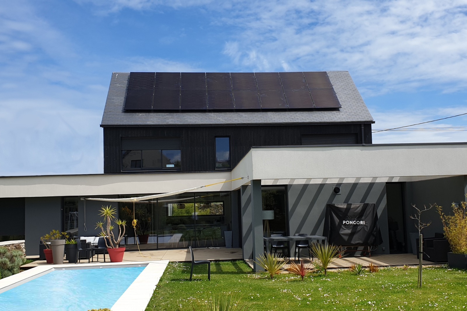 découvrez comment le photovoltaïque peut transformer votre maison en une source d'énergie renouvelable. explorez les avantages, les subventions disponibles, et les étapes pour installer des panneaux solaires chez vous.