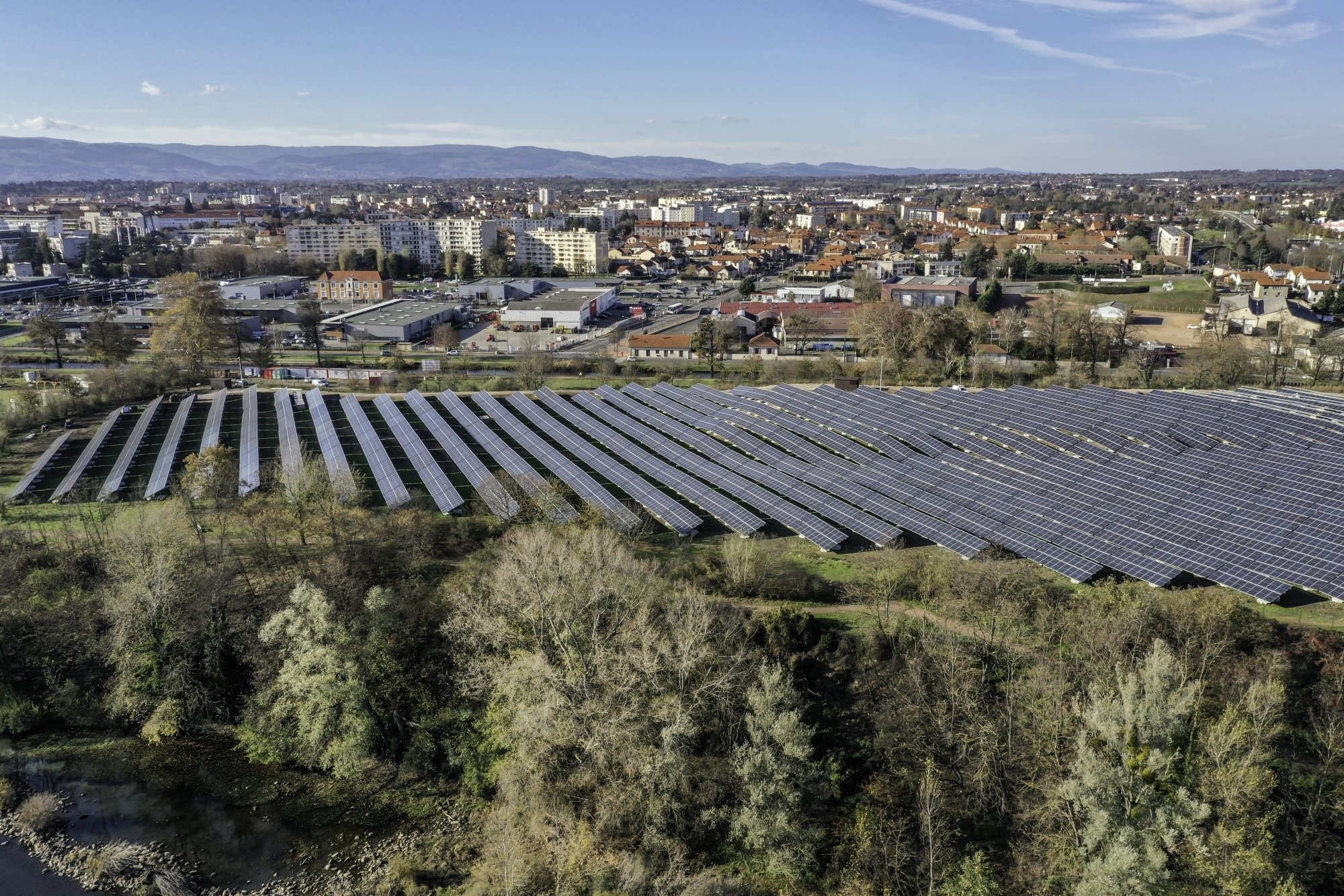 découvrez les solutions photovoltaïques à roanne pour une énergie renouvelable et durable. profitez d'une installation sur mesure et d'un accompagnement expert pour réduire votre facture énergétique tout en respectant l'environnement.