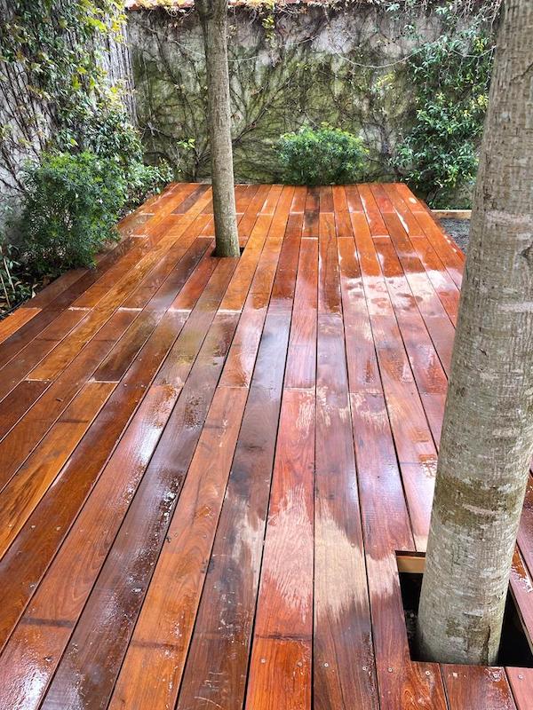 découvrez nos conseils et astuces pour réussir la pose de votre terrasse en bois, un incontournable pour embellir votre extérieur et profiter de moments conviviaux au soleil.