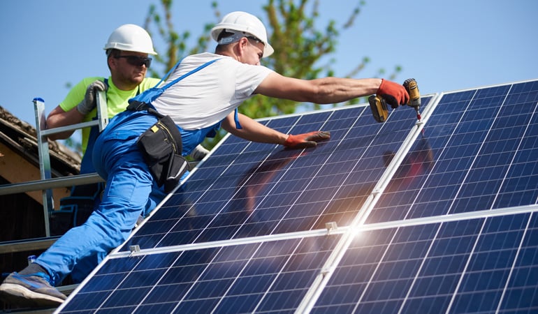 découvrez les prix des panneaux photovoltaïques et comment optimiser votre investissement en énergie solaire. comparez les options disponibles pour réduire vos factures d'électricité tout en préservant l'environnement.