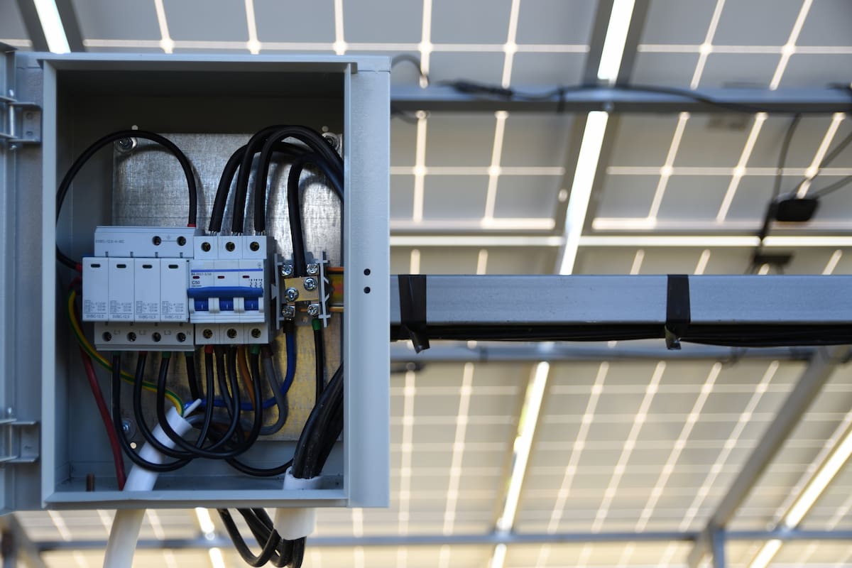 découvrez tout ce qu'il faut savoir sur le raccordement photovoltaïque : les étapes, les réglementations, et les bénéfices d'installer des panneaux solaires pour produire votre propre énergie renouvelable. optimisez votre consommation électrique et réduisez votre empreinte carbone avec nos conseils experts.