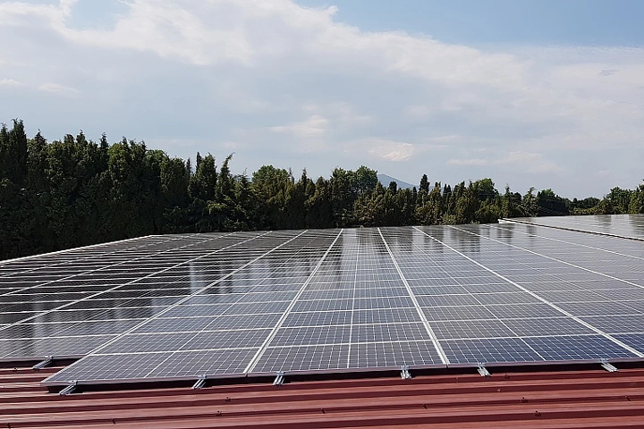 découvrez les opportunités de la revente photovoltaïque : transformez votre installation solaire en source de revenus tout en contribuant à la transition énergétique. informez-vous sur les conditions, les avantages et les démarches à suivre pour maximiser vos profits.