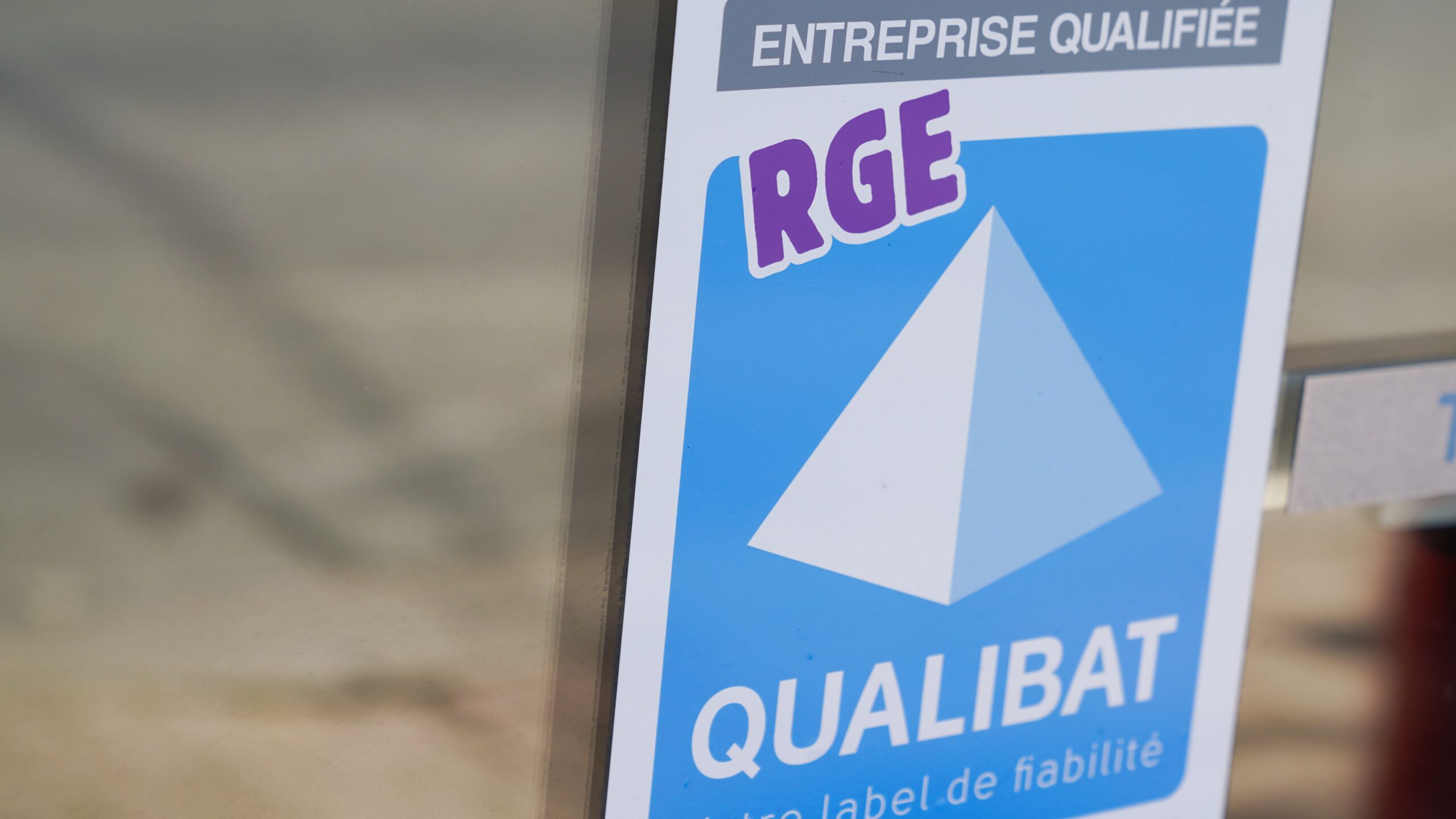 découvrez le rge (reconnu garant de l'environnement) : un label essentiel pour les professionnels de la rénovation énergétique. assurez la qualité de vos travaux tout en bénéficiant d'aides financières. informez-vous sur les avantages et les exigences liés à ce dispositif.