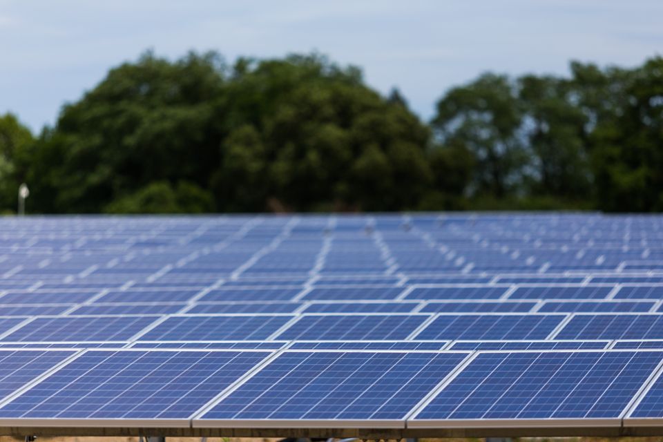 découvrez notre site dédié à l'énergie solaire, où vous trouverez des informations sur les panneaux solaires, les installations, les avantages de l'énergie renouvelable et des conseils pour réduire votre empreinte carbone.