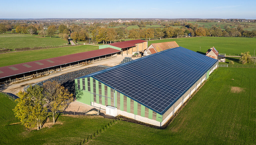 découvrez comment le solaire agricole révolutionne l'agriculture en alliant production d'énergie renouvelable et optimisation des cultures. explorez les avantages écologiques et économiques d'intégrer des solutions solaires dans vos exploitations agricoles.