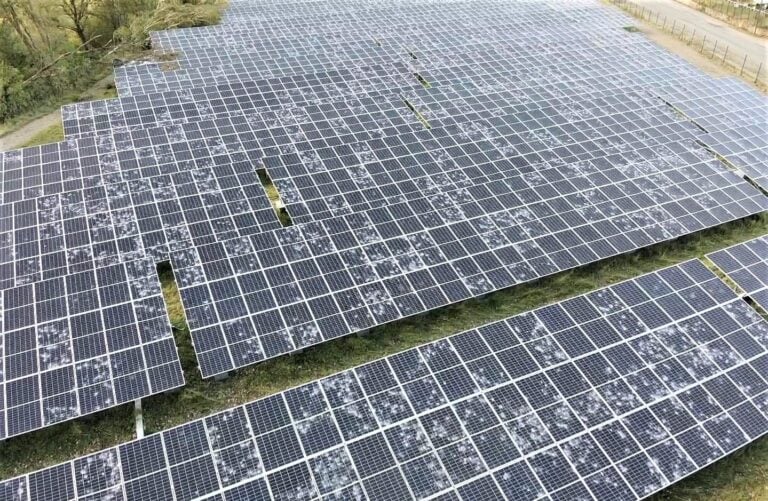 découvrez les avantages de l'énergie solaire photovoltaïque : une solution écologique et économique pour produire votre propre électricité. apprenez comment installer des panneaux solaires, optimiser votre consommation d'énergie et contribuer à la transition énergétique.