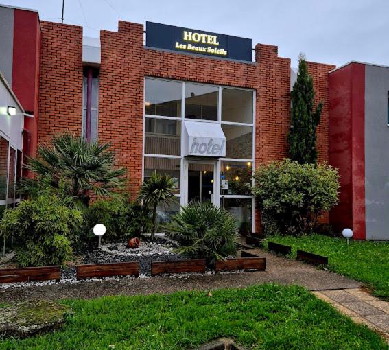 découvrez l'univers fascinant des soleils, ces astres lumineux qui illuminent notre ciel. plongez dans l'importance des soleils dans l'astronomie, leur diversité et leur impact sur notre planète. explorez les mystères des étoiles et leur rôle crucial dans l'équilibre de l'univers.